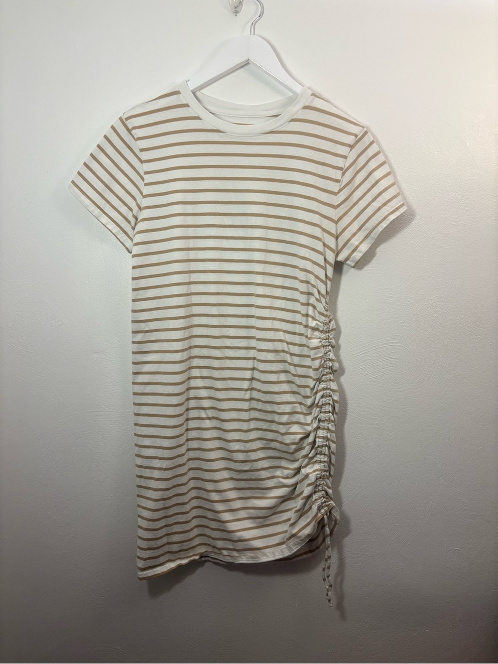 Universal Thread Striped Side-Ruched Tee Dress White & Tan Size Medium